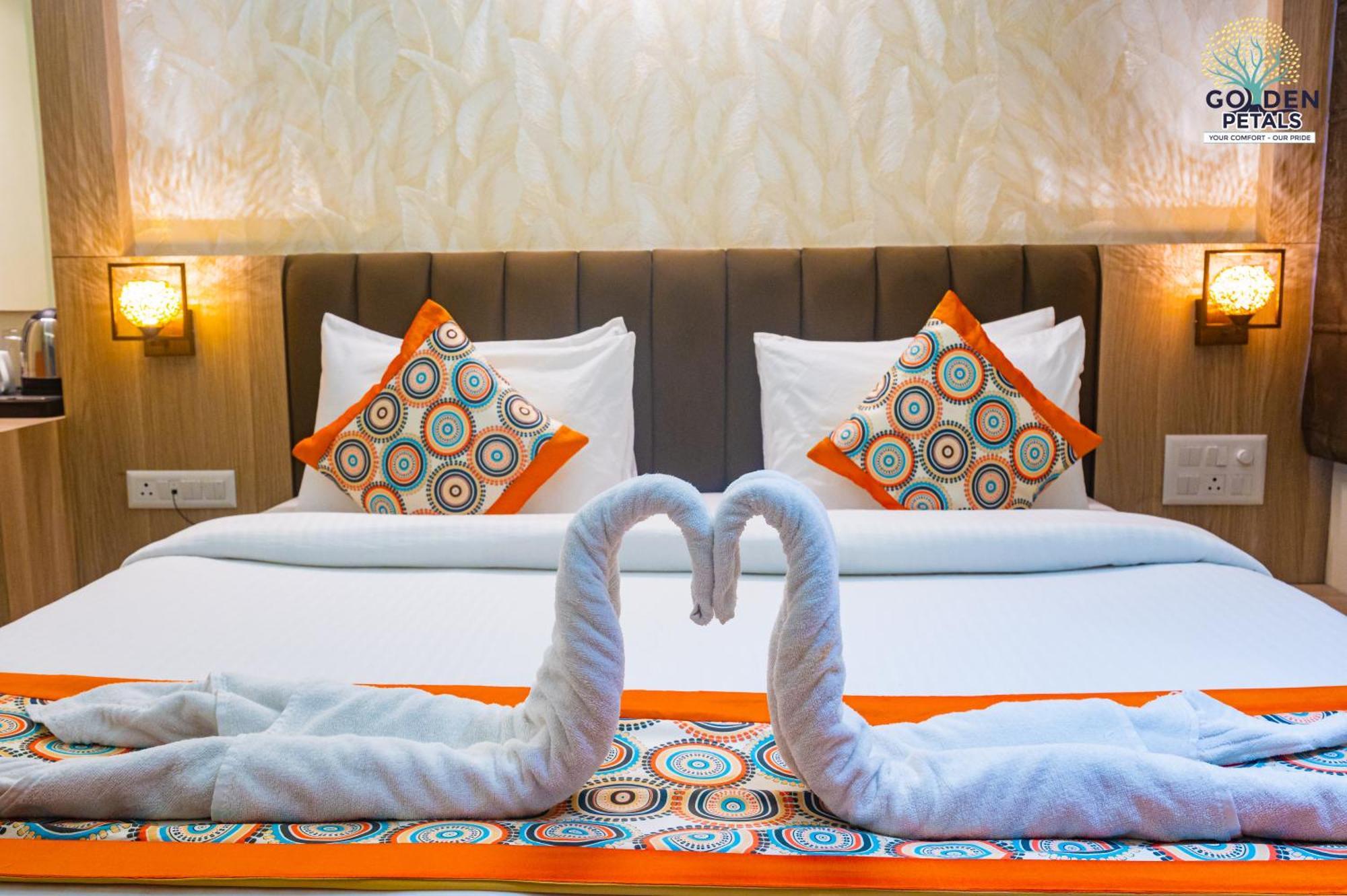 Hotel Golden Petals Waranasi Zewnętrze zdjęcie