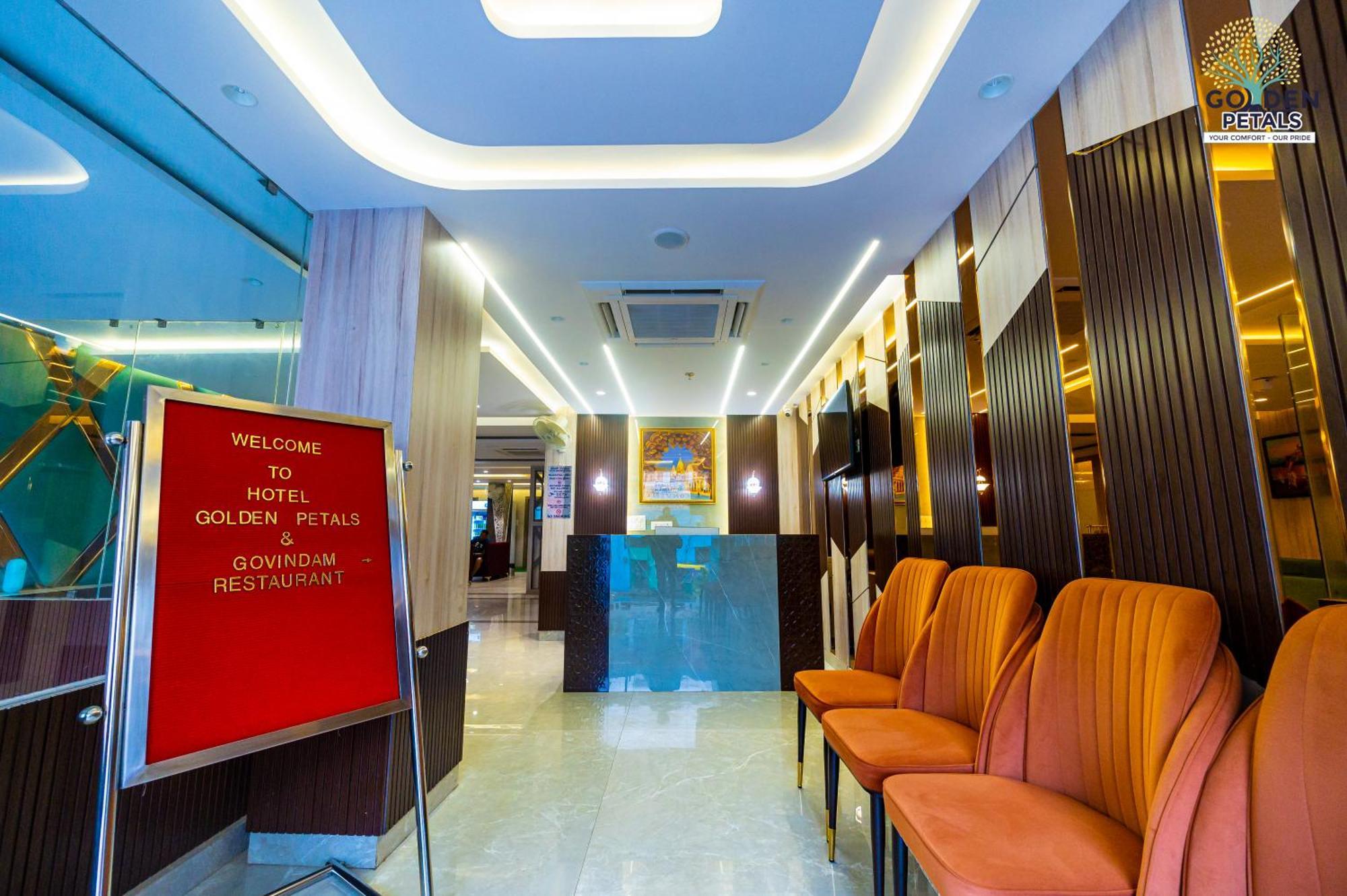 Hotel Golden Petals Waranasi Zewnętrze zdjęcie