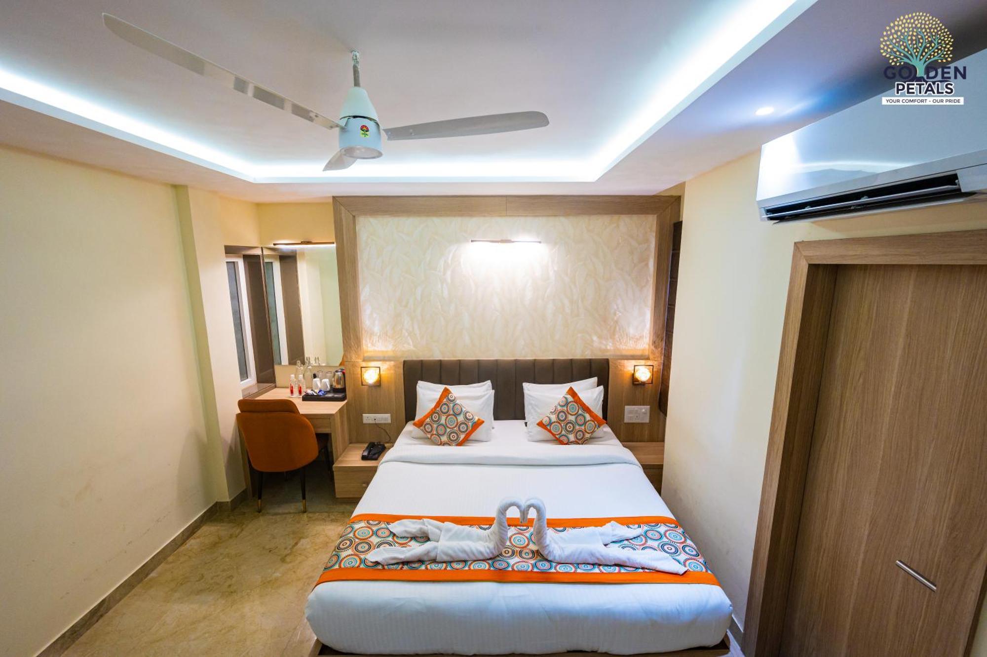 Hotel Golden Petals Waranasi Zewnętrze zdjęcie