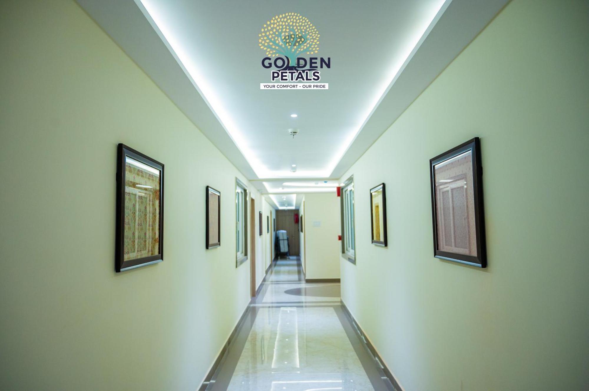 Hotel Golden Petals Waranasi Zewnętrze zdjęcie