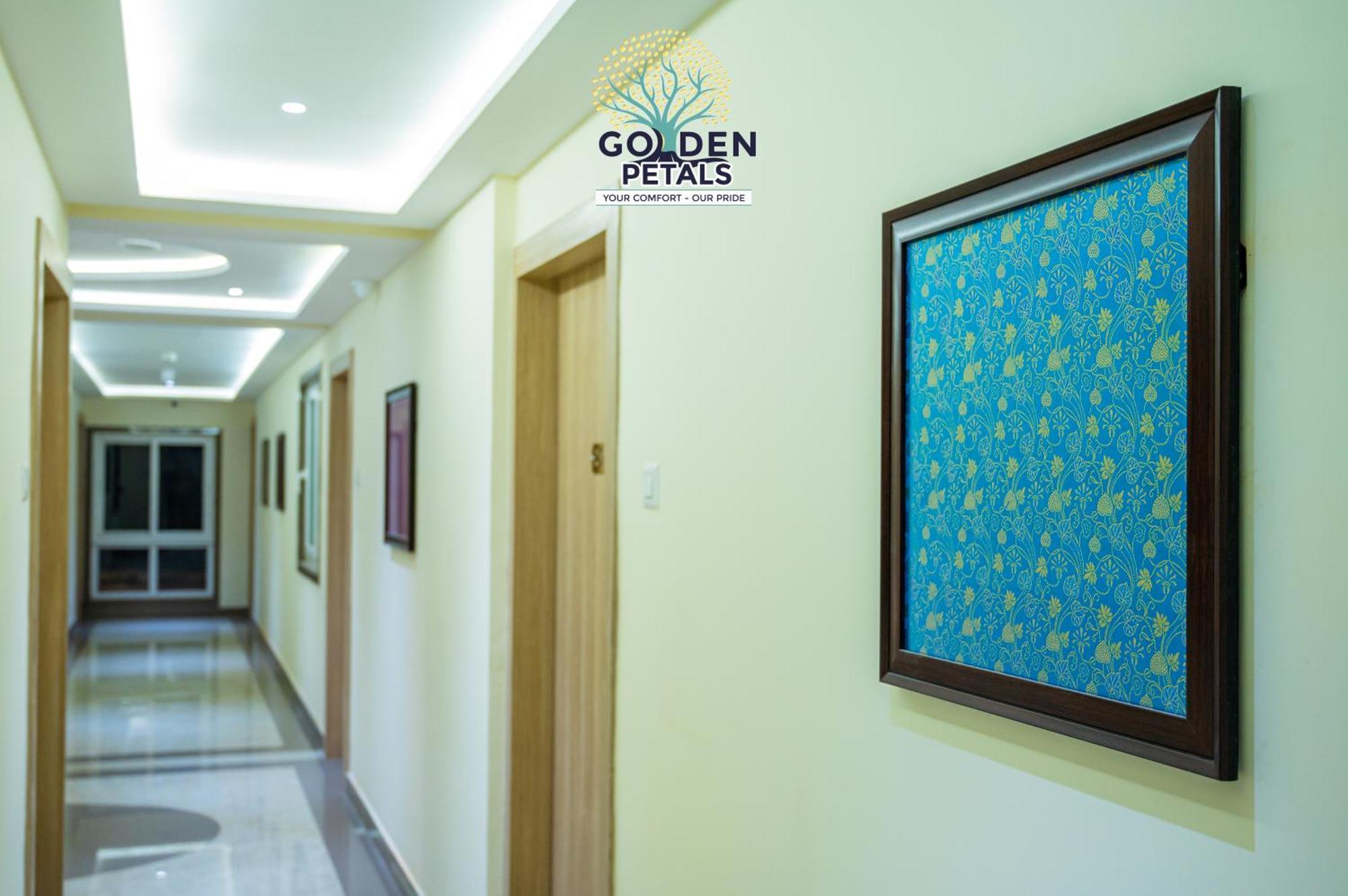 Hotel Golden Petals Waranasi Zewnętrze zdjęcie
