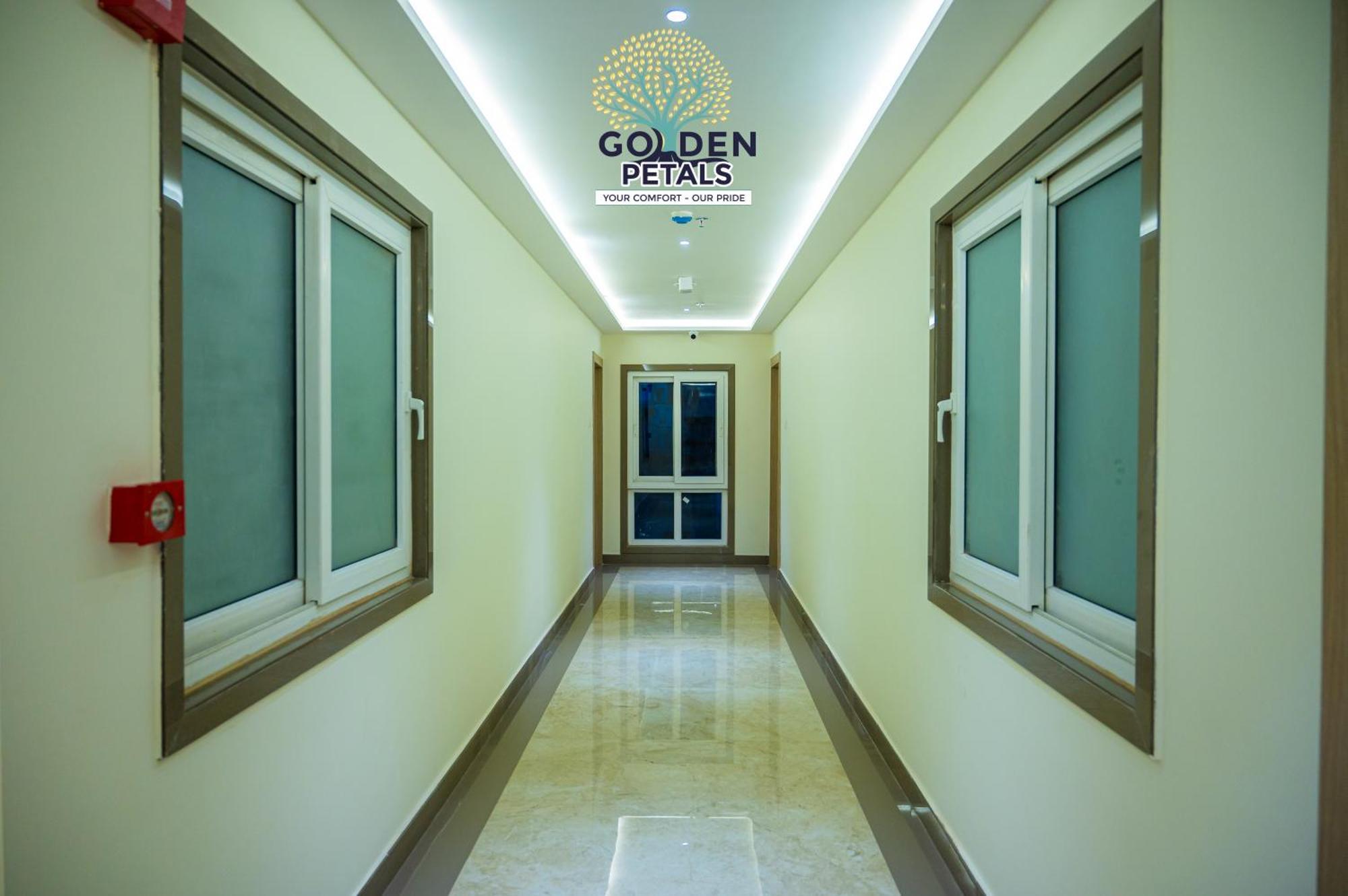 Hotel Golden Petals Waranasi Zewnętrze zdjęcie