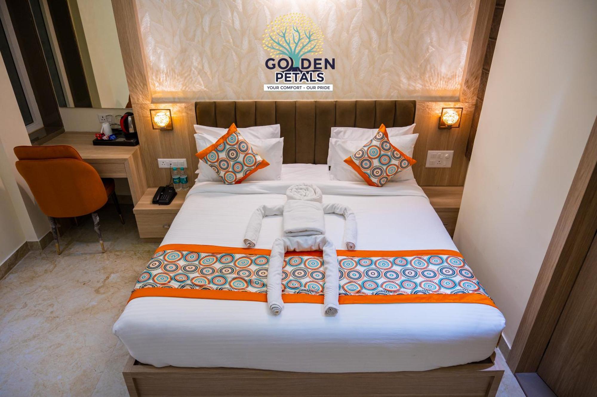 Hotel Golden Petals Waranasi Zewnętrze zdjęcie
