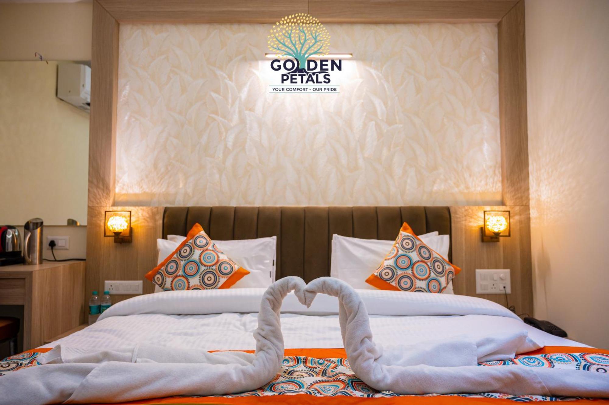 Hotel Golden Petals Waranasi Zewnętrze zdjęcie